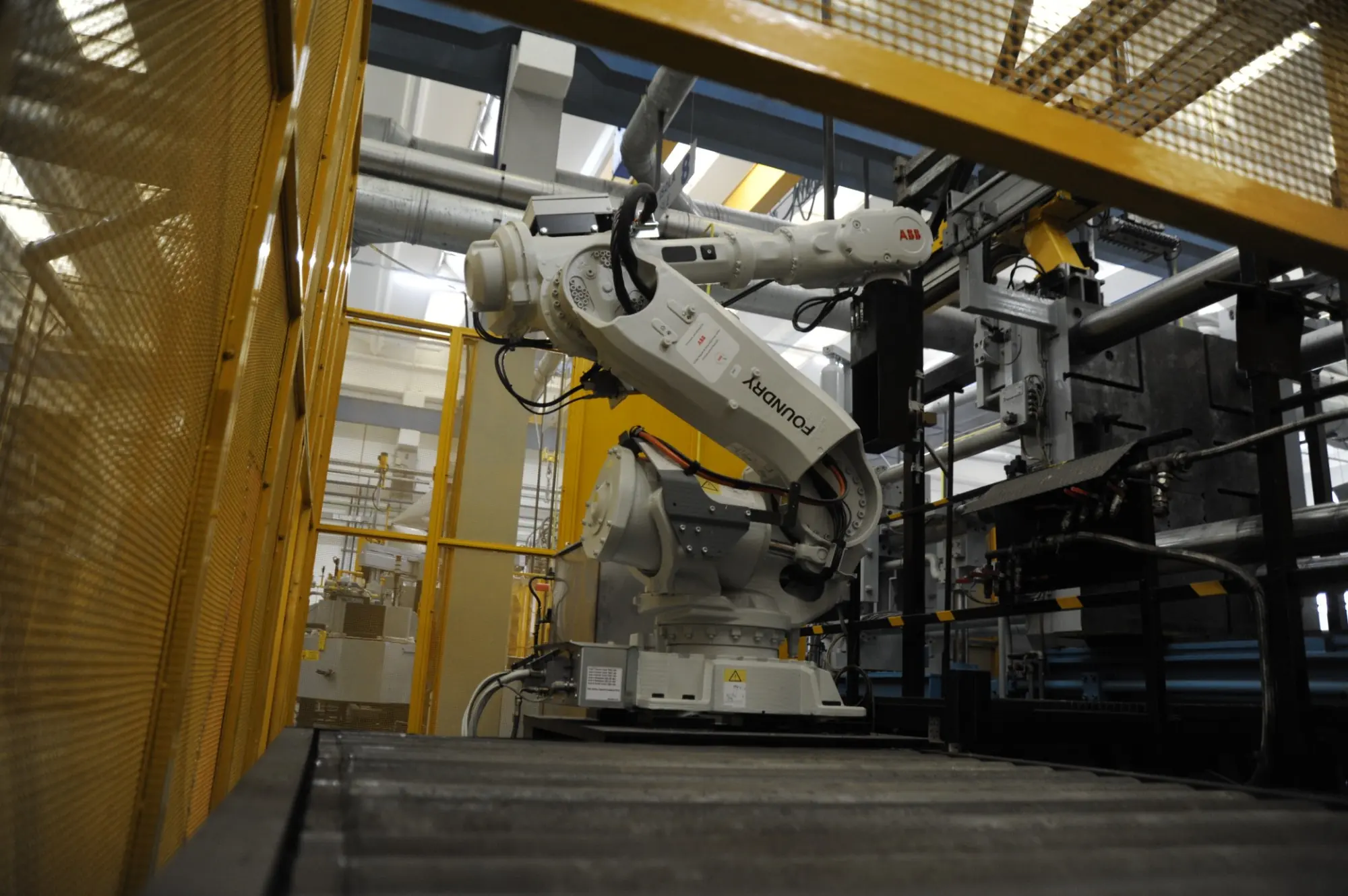 Automated high-pressure die-casting cell